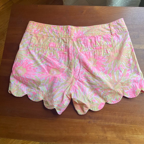 Lilly Pulitzer Buttercup Women’s Shorts. Salmon pink floral. Size 4. 100% cotton - Picture 13 of 14
